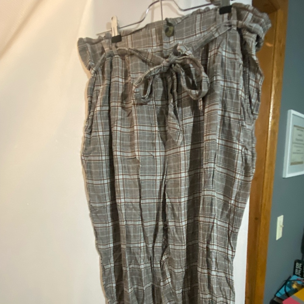 American Eagle Plaid Stripe Tie Pants with Pockets
